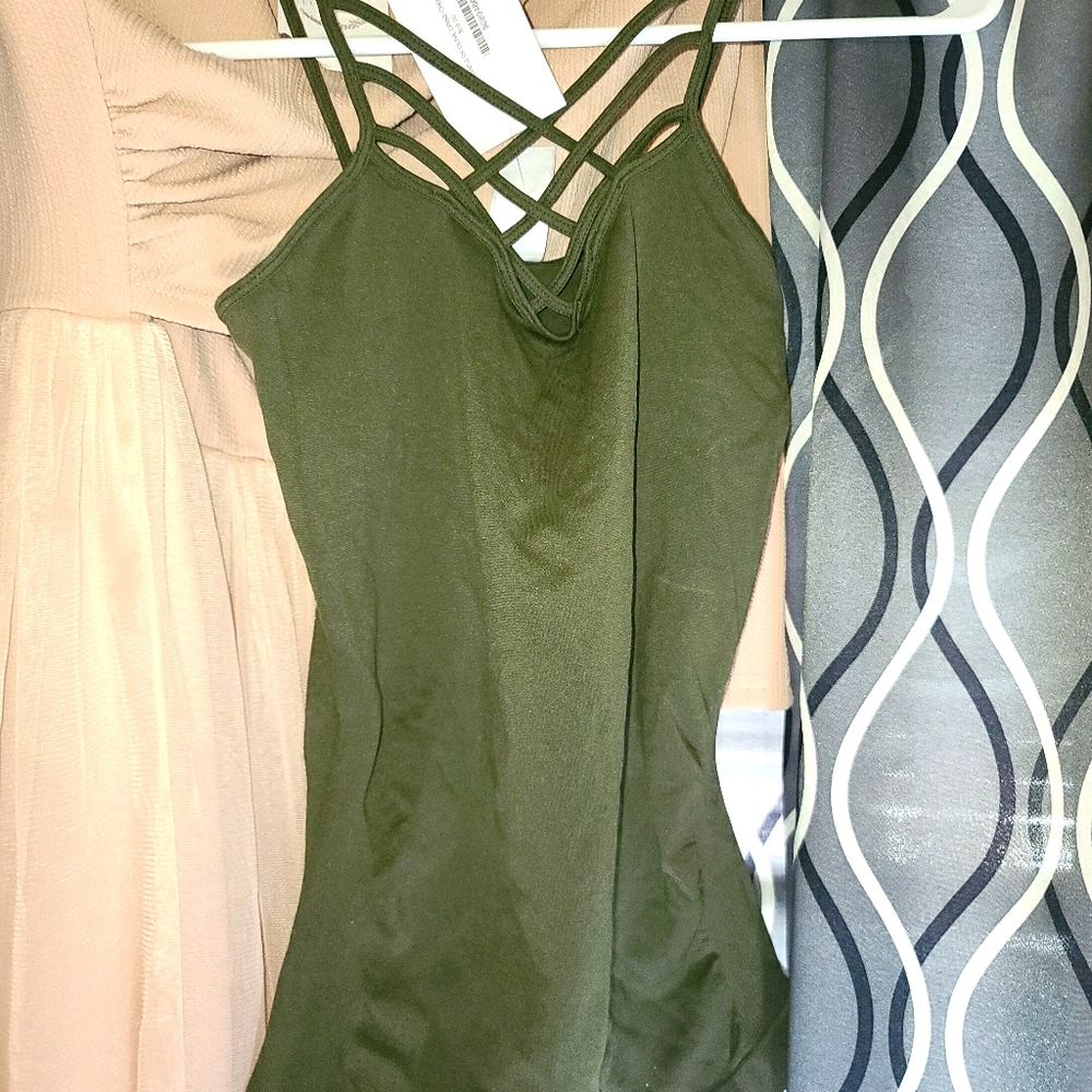 NWT criss cross one size tank. Olive colored.